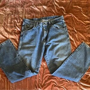 Wrangler Men's Classic Blue Straight Jeans